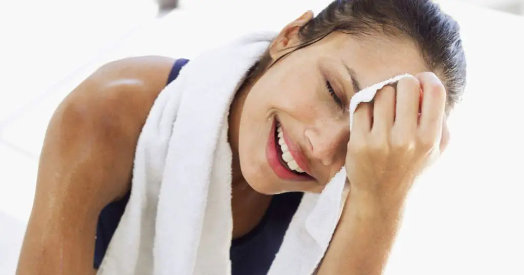 principales causas del exceso de sudor en el rostro, que es y como tratar
