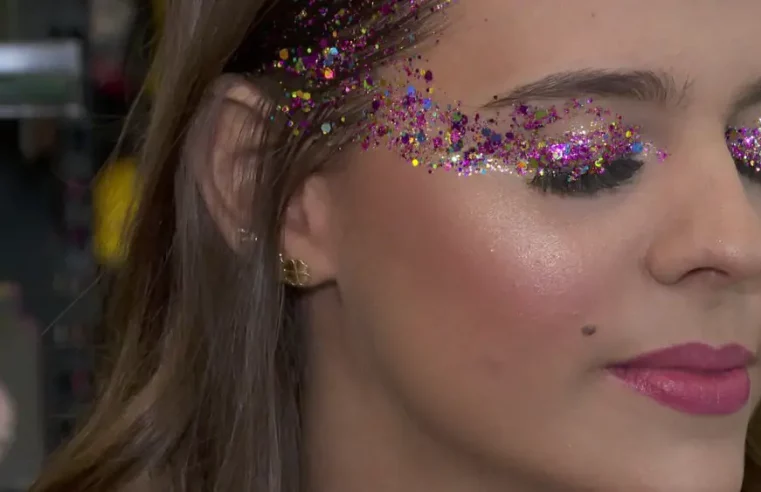 Brillo en la piel (Glitter): cómo usar, quitar y evitar alergias