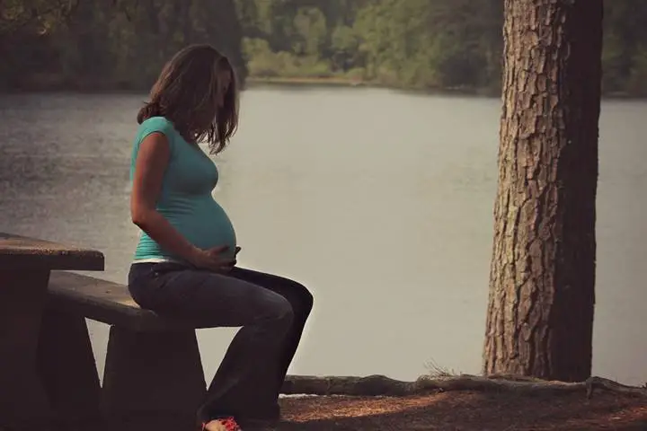 Dolor de vientre en el embarazo: qué puede ser y cuándo ir al médico