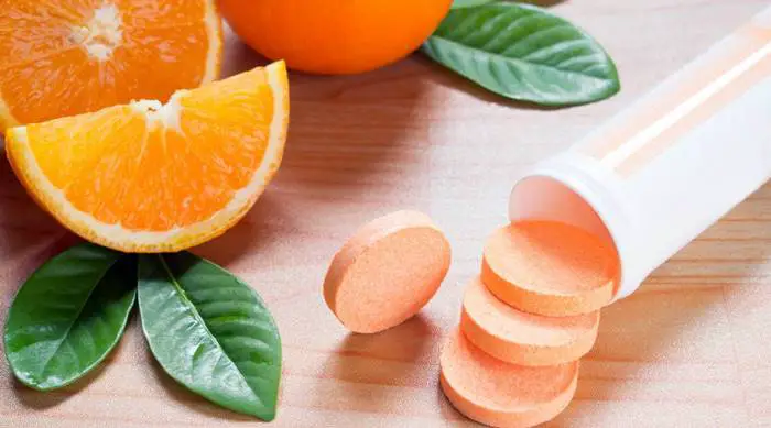 Exceso de vitamina C en el cuerpo: síntomas, causas y sus posibles riesgos